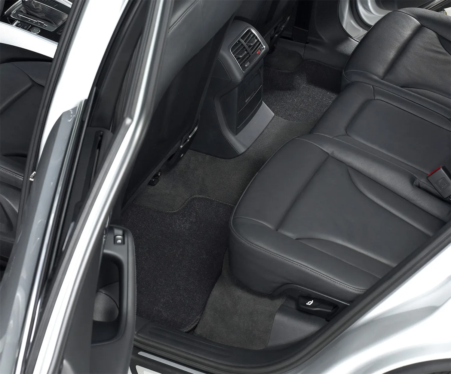 3D MAXpider L1BM05222209 - CLASSIC Floor Mat Black 2 pc. Rear [Available While Supplies Last]