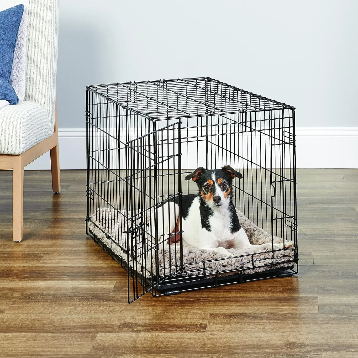 New World Newly Enhanced SingleDoor New World Dog Crate, Includes Leak-Proof Pan, Floor Protecting Feet, & New Patented Features, 30 Inch